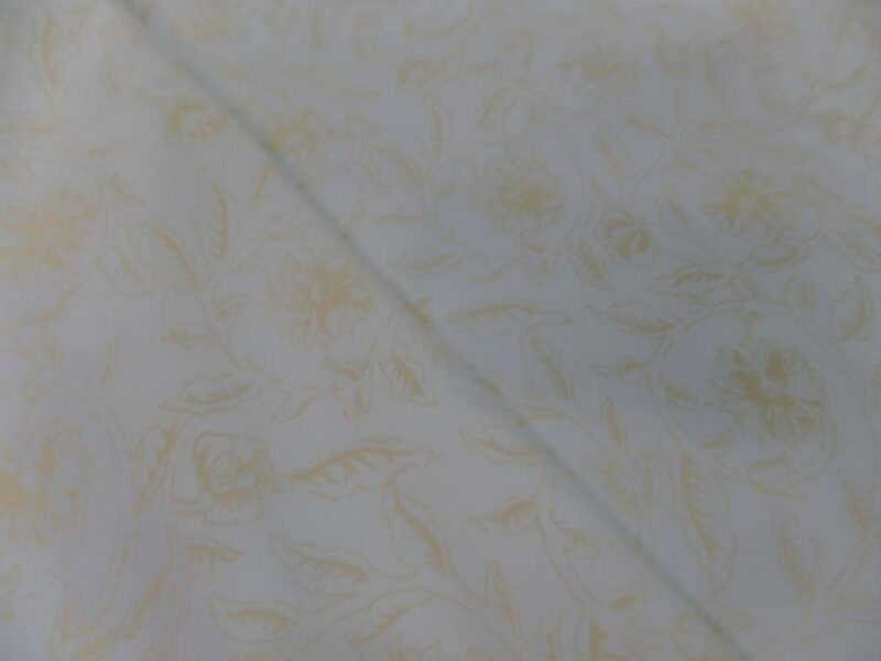 coton blanc casse imprime fleurs jaune coton blanc cassé imprimé fleurs jaune paille