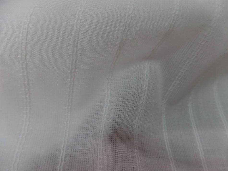 Coton fin blanc cassé à rayures brodées