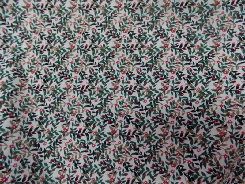 coton popeline blanche imprime liberty fleurs vert noir et rouge6 Coton popeline blanche imprimé liberty fleurs vert