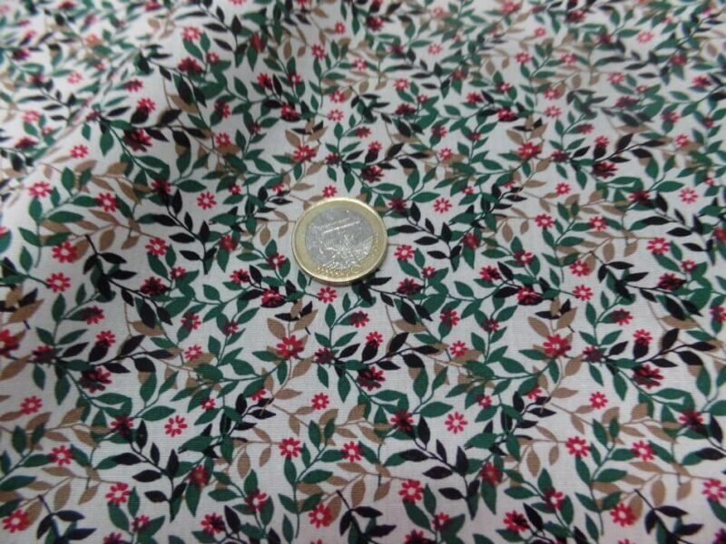 coton popeline blanche imprime liberty fleurs vert noir et rouge9 Coton popeline blanche imprimé liberty fleurs vert