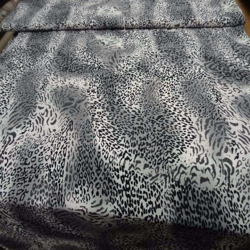coupon de microfibre imprime style leopard gris noir 1.70m1 coupon de microfibre imprimé style léopard gris