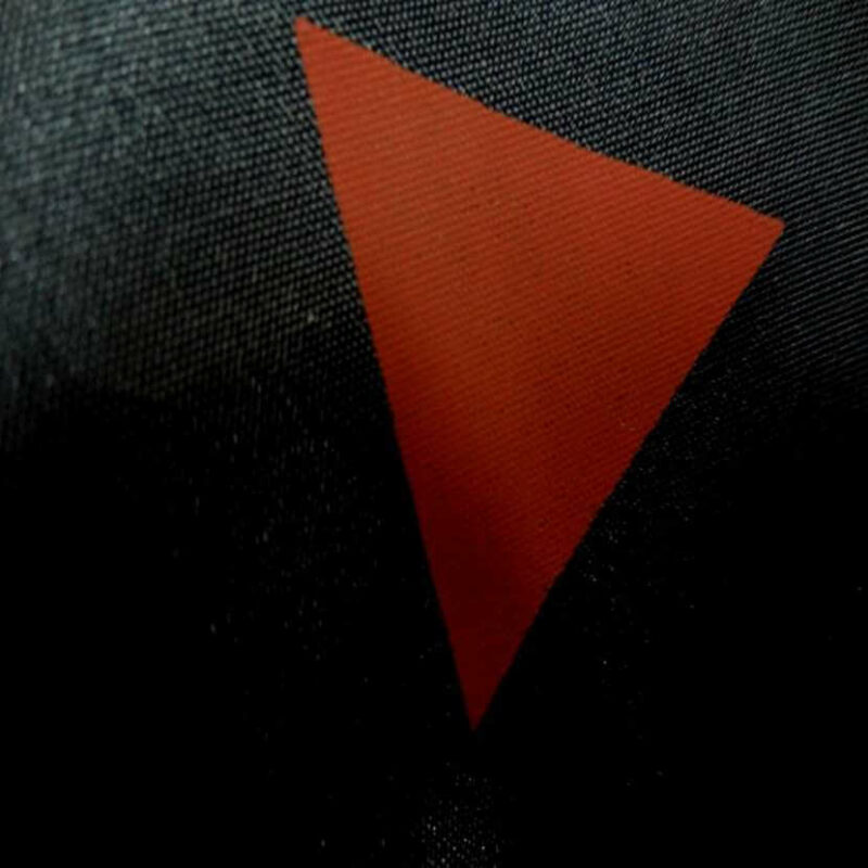 doublure noire imprime triangle rouge0 doublure noire imprimé