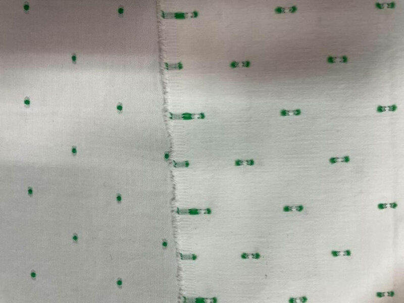 dupions de coton blanc a motifs brodes vert3 Dupions de coton