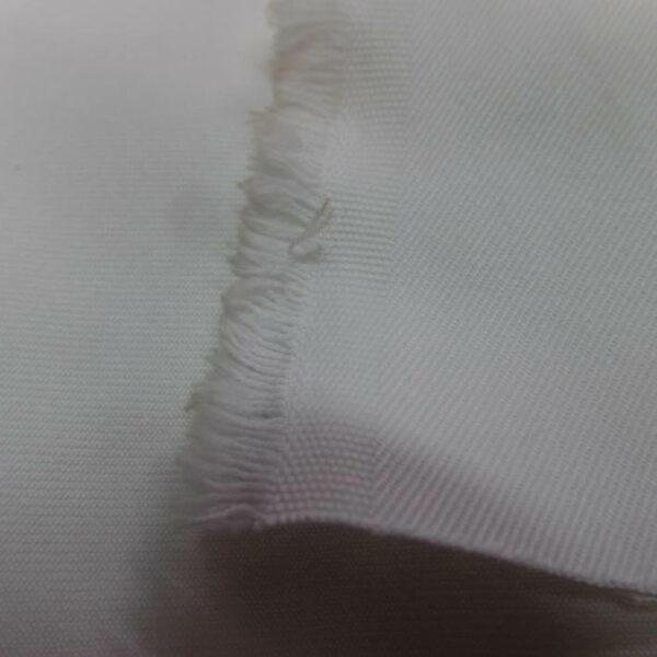 Gabardine coton 100% blanc légèrement cassé 205 gr m²