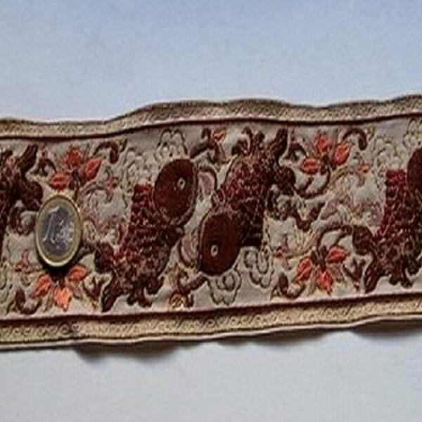 Galon type ancienne motifs carpe avec des fils de soie