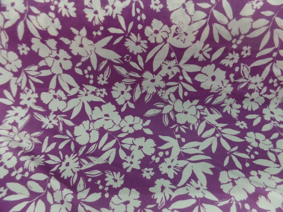 Jersey fin polyester viscose imprimé fleurs ton lavande