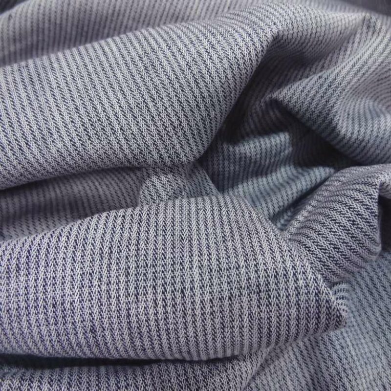 lin chambray gris noir chiné a rayures très fine aspect chevron