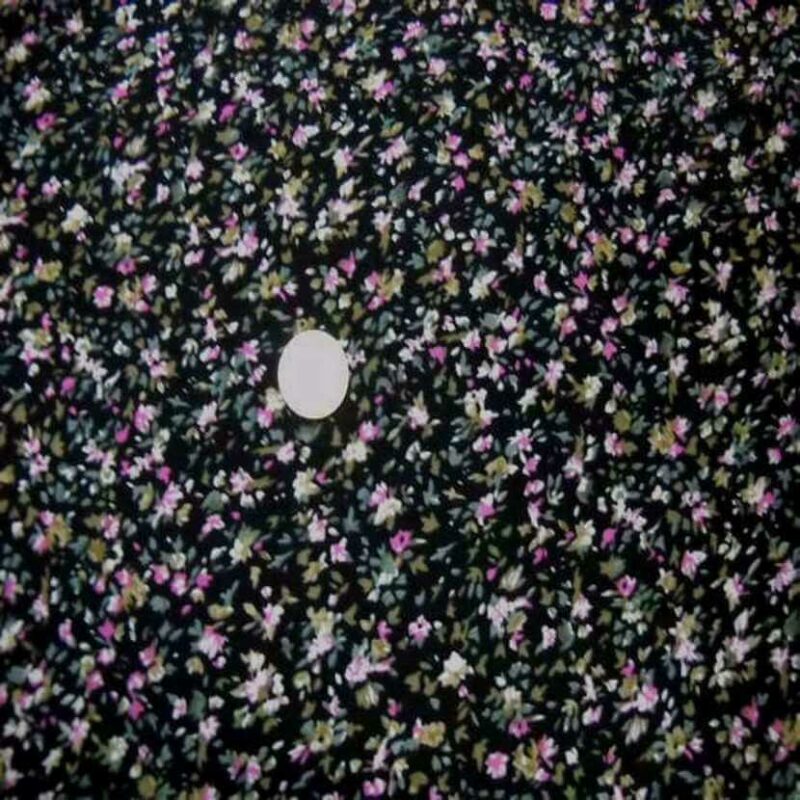 microfibre noire imprime petite fleurs02 Microfibre noire imprimé petites fleurs roses