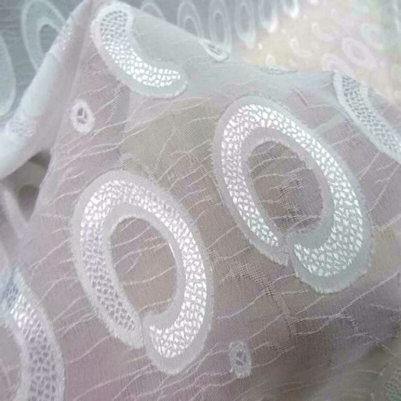 mousseline a motifs devore blanc casse en polyester.9 mousseline a motifs dévoré blanc cassé en polyester
