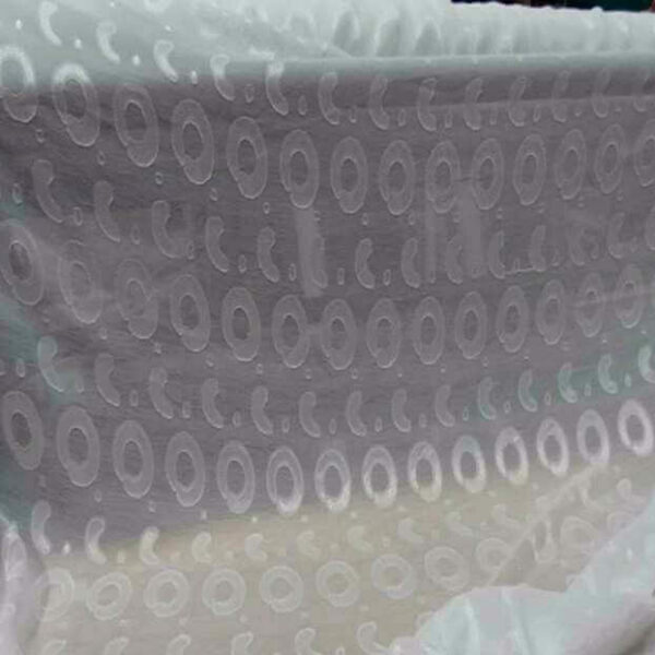 mousseline a motifs dévoré blanc cassé en polyester
