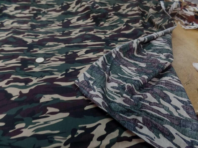 popeline coton imprime armee camouflage ton vert beige marron5 Popeline coton imprimé armée camouflage ton vert