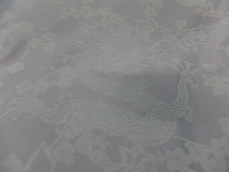 taffetas blanc devore motifs dragons taffetas blanc dévoré velours motifs dragons