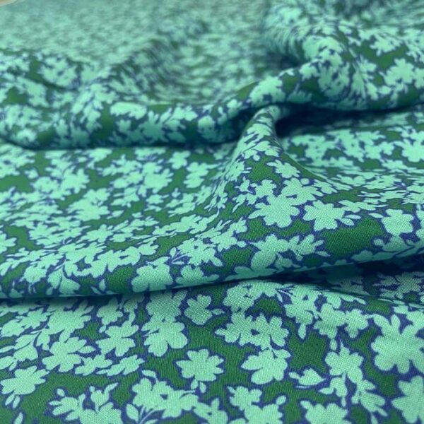 Viscose verte imprimé petites fleurs bleu