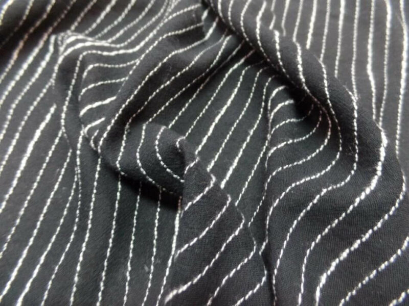 voile de coton noir faconne bandes blanches6 Voile de coton noir façonné bandes blanches