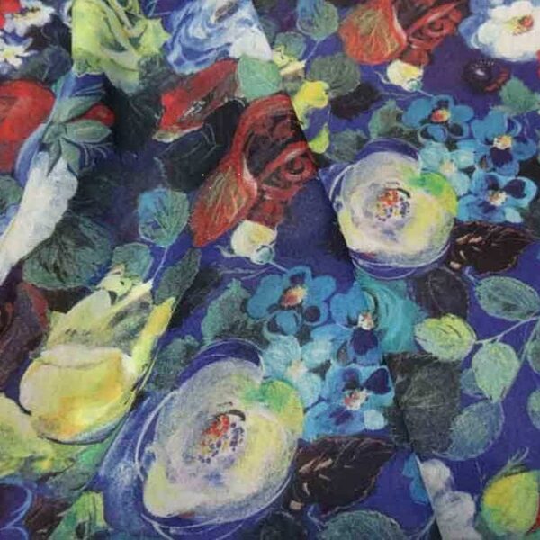 voile de coton soie sur fond bleu imprimé fleurs