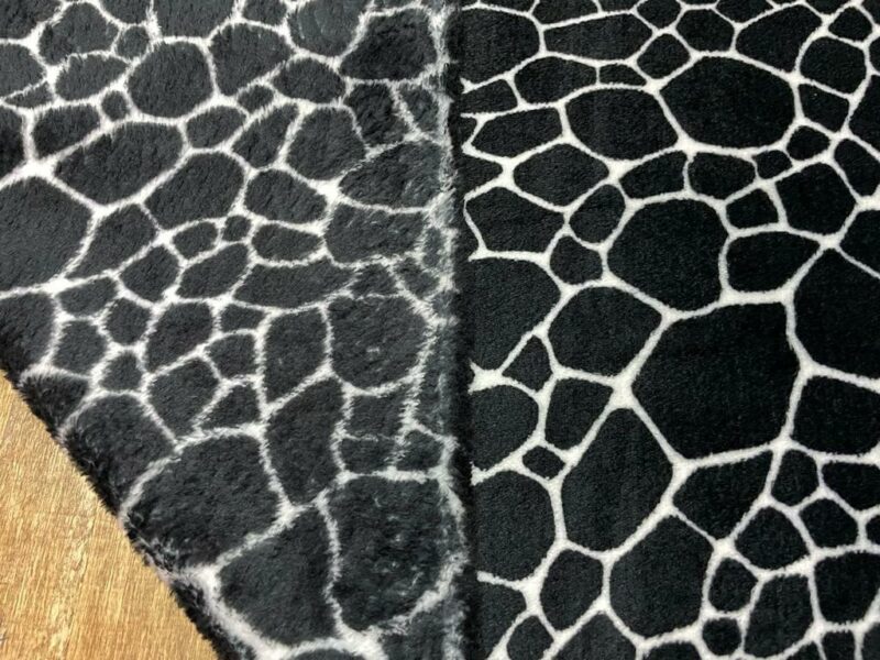 polaire doudou imprime girafe noir blanc1 1 Polaire doudou imprimé girafe