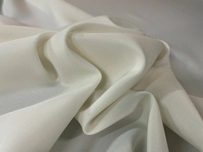 Tissu polyester infroissable blanc cassé
