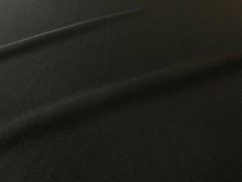 Tissu polyester infroissable noir