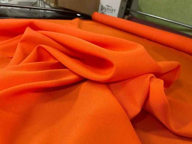 Tissu polyester infroissable orange