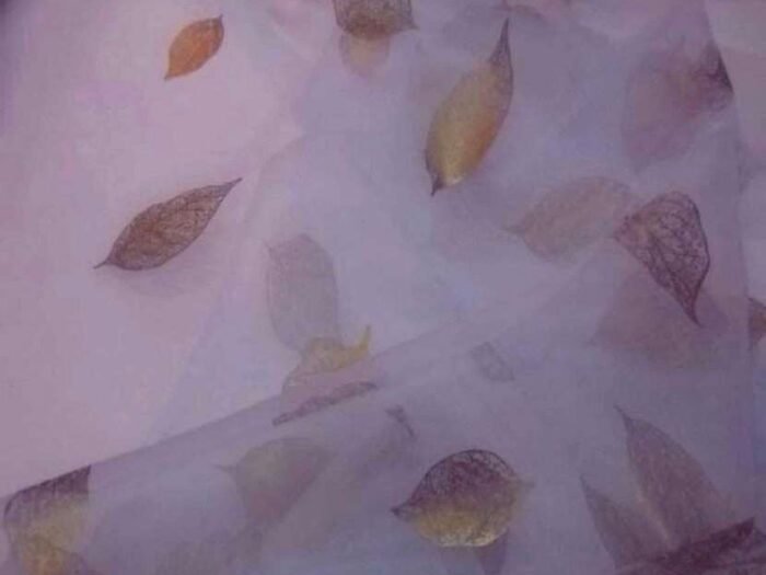 organza mauve imprime feuille dore7 e1711536680238