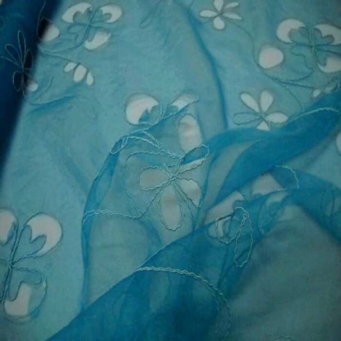 organza ton bleu a motifs ajoures