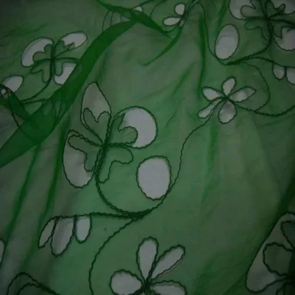 organza ton vert a motifs ajoures