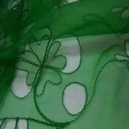 organza ton vert a motifs ajoures9 e1700144333253