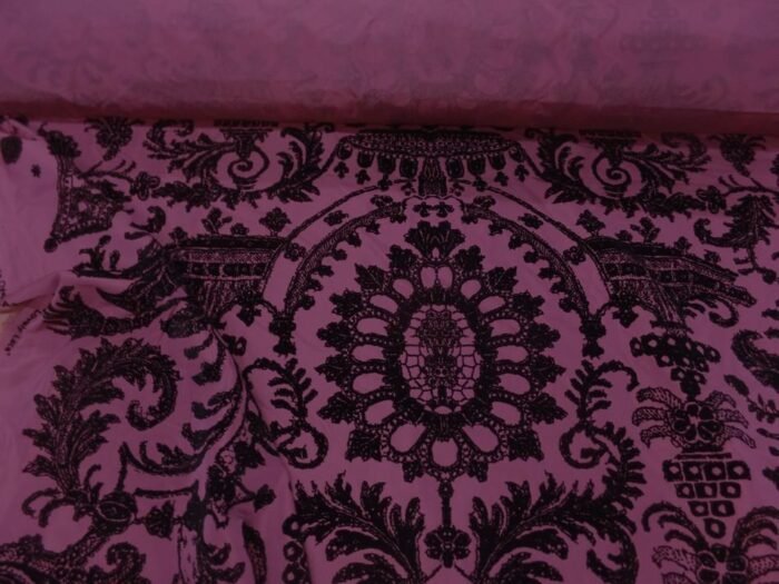 tissu taffetas rose fuchsia floque velours noir carlucci lovely lace