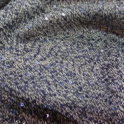 Maille gris-bleu a sequins