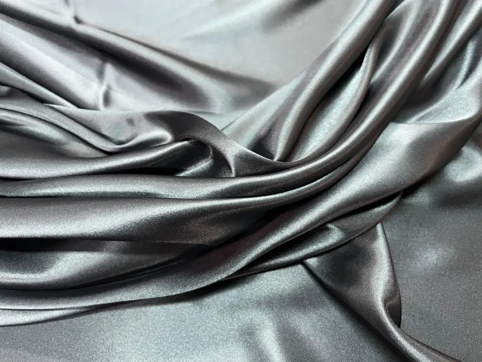Satin et couture : Tout ce que vous devez savoir