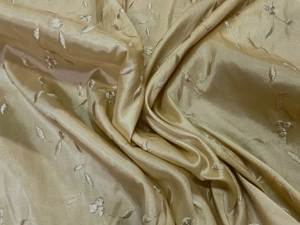 Coupon De Tissu Crêpe Fleuri - 1,40m X 3,00m - Idéal Pour Robe Ou Vêtement - Motif Floral Multicolore