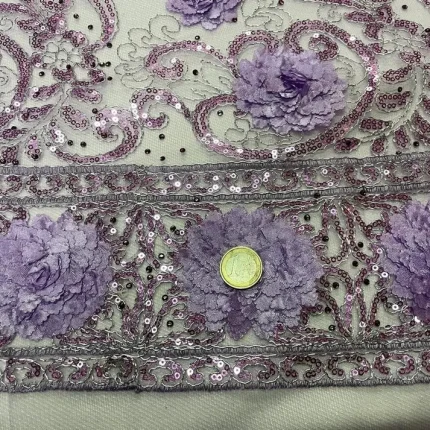 Résille dentelle mauve à sequins et fleurs en relief