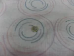 Voile aspect coton blanc imprimé cercles abstraits bleu rose et saumon