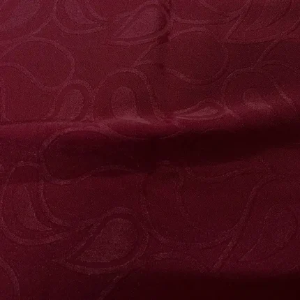 Microfibre bordeaux brodé feuille ton sur ton