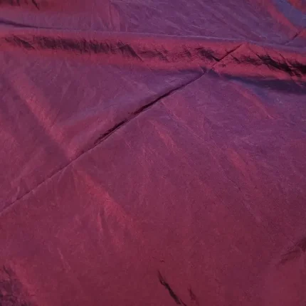 Coupon de Taffetas froissé permanent rouge reflets