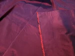 Coupon de Taffetas froissé permanent rouge reflets