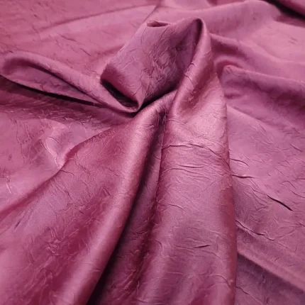 Coupon de taffetas froissé permanent rose 1 m sur 1.60 m de large