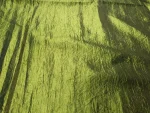 Coupon de tissu taffetas changeant vert reflets jaune