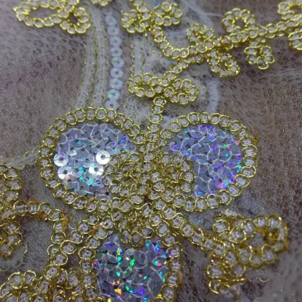 Résille dentelle dorée et métal festonnée