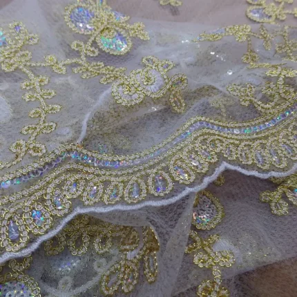 Résille dentelle dorée et métal festonnée