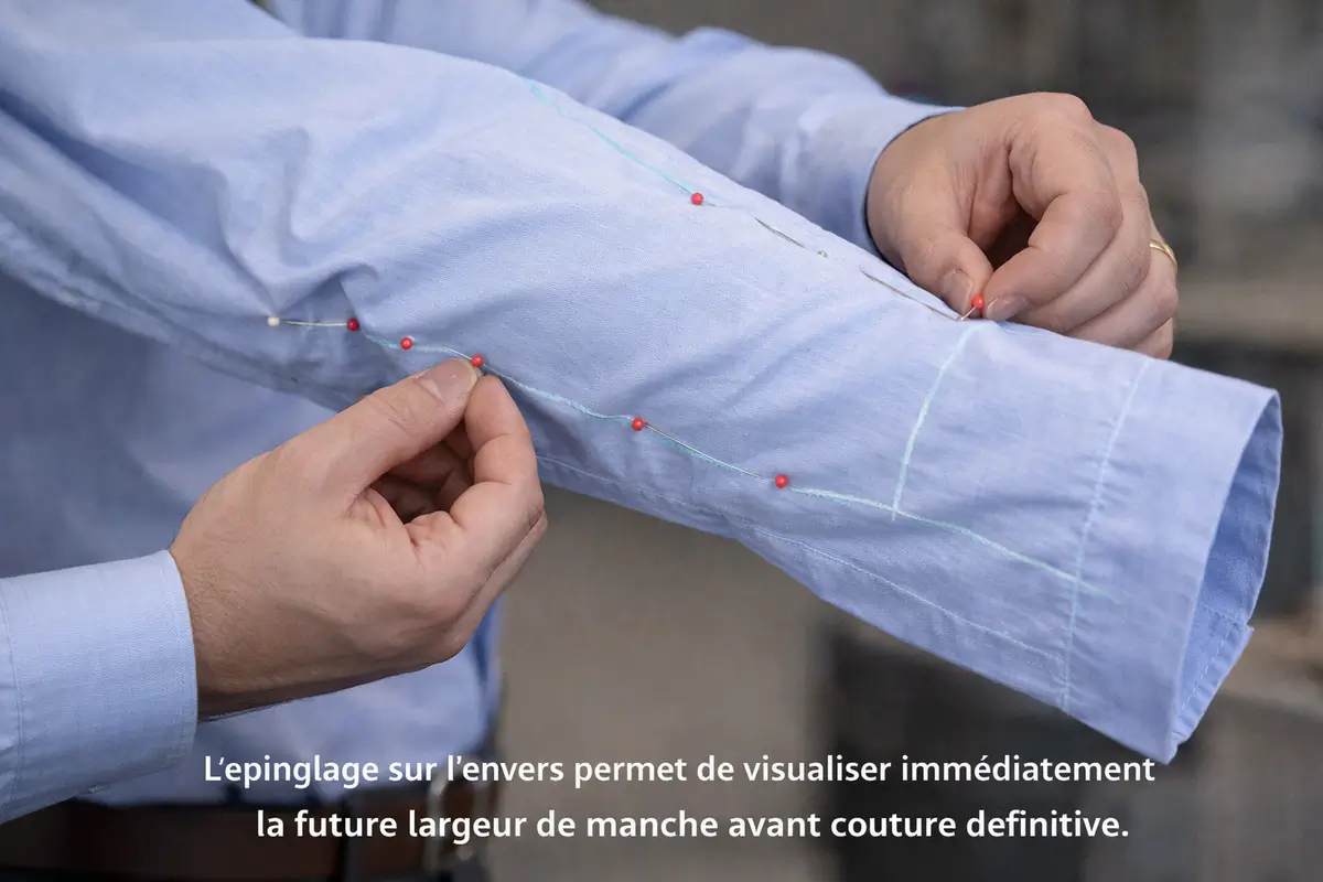 Épingler et tracer une nouvelle ligne pour resserrer une manche trop large sans tout découdre