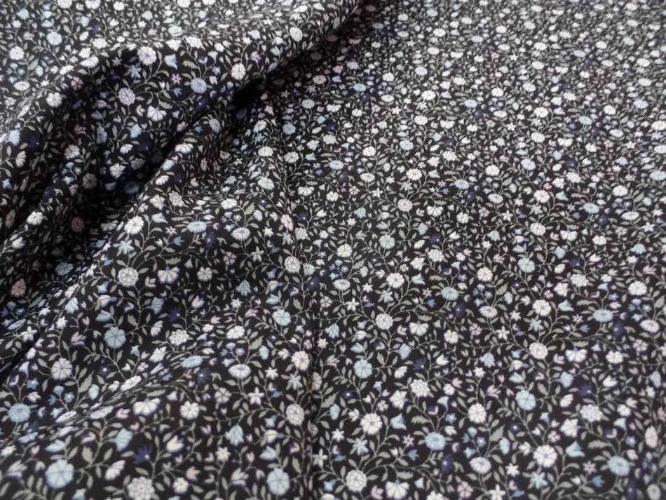 Popeline coton noire imprimée liberty pour blouse femme élégante